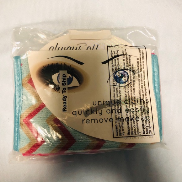 Free w/ order S&T Always Off Makeup Remover Cloths - Picture 3 of 4